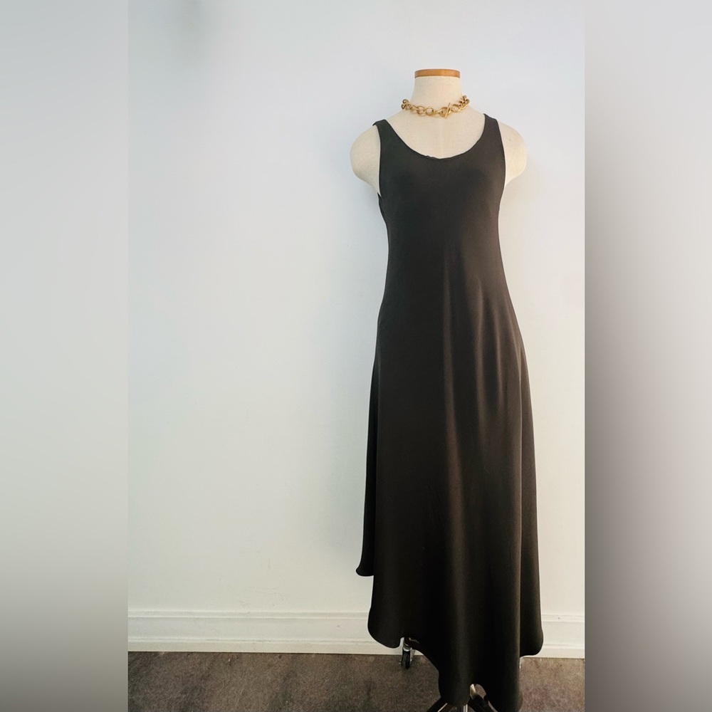Sleek Elegant Dark Green Scoop-Neck Silk Maxi Dress - Peter Cohen - Picture 3 of 11